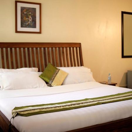 Entebbe Palm Hotel Екстериор снимка