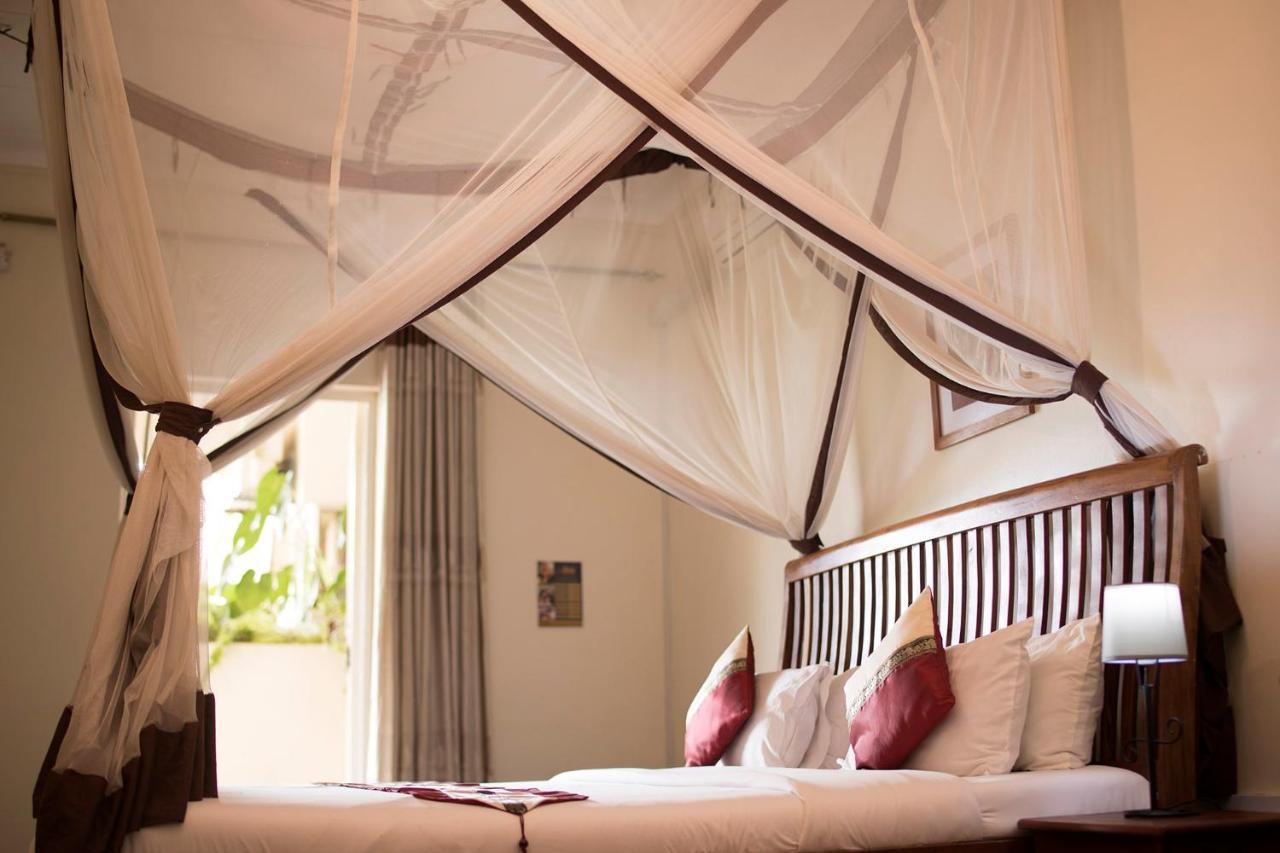 Entebbe Palm Hotel Екстериор снимка