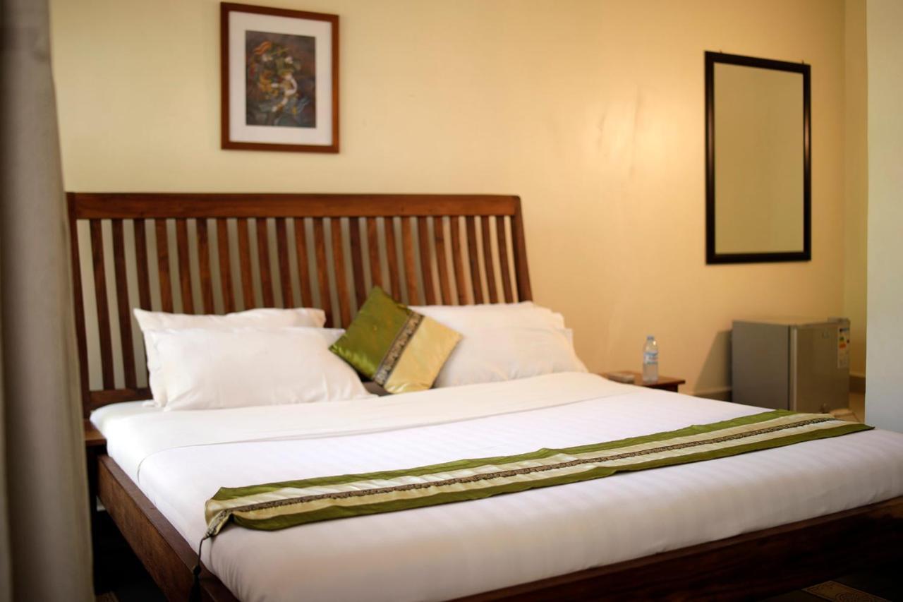 Entebbe Palm Hotel Екстериор снимка
