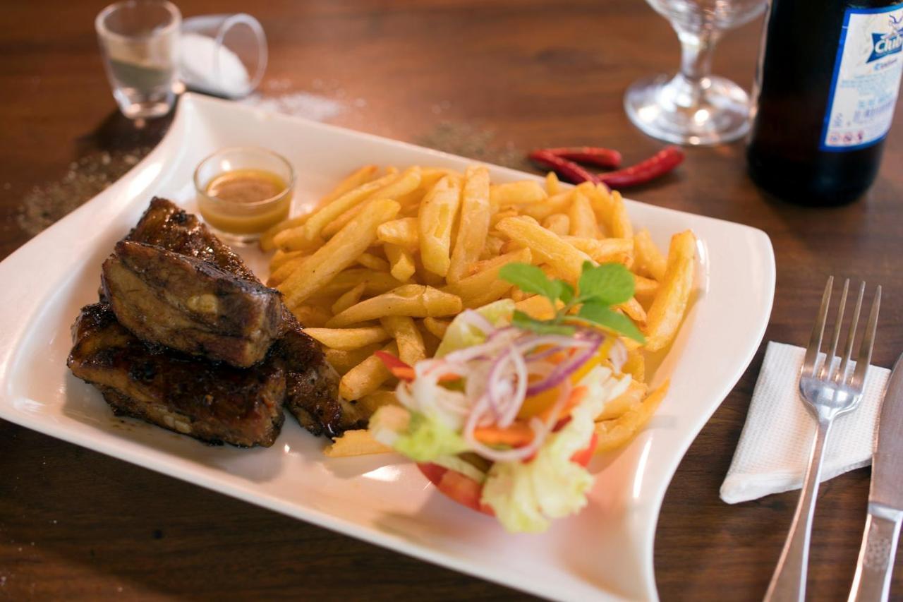 Entebbe Palm Hotel Екстериор снимка