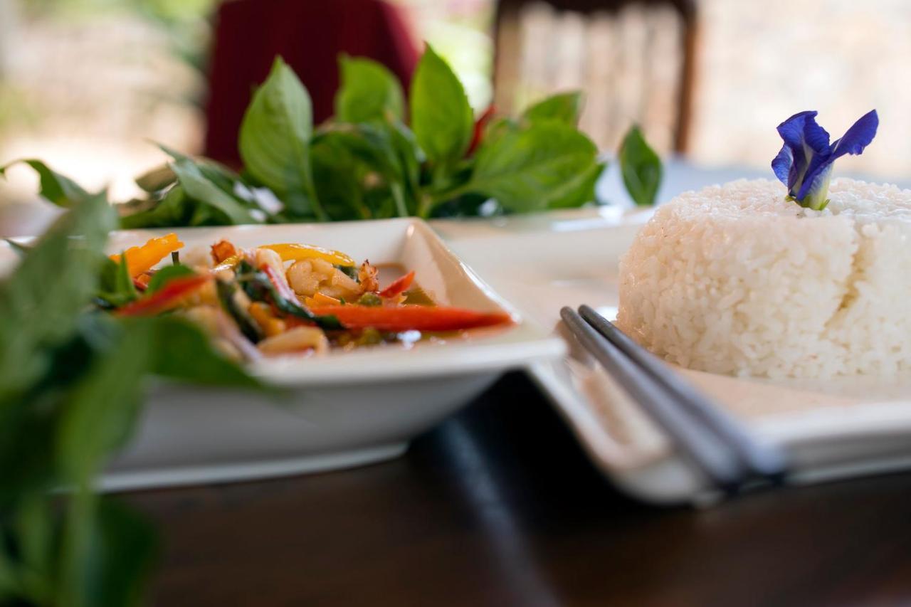 Entebbe Palm Hotel Екстериор снимка