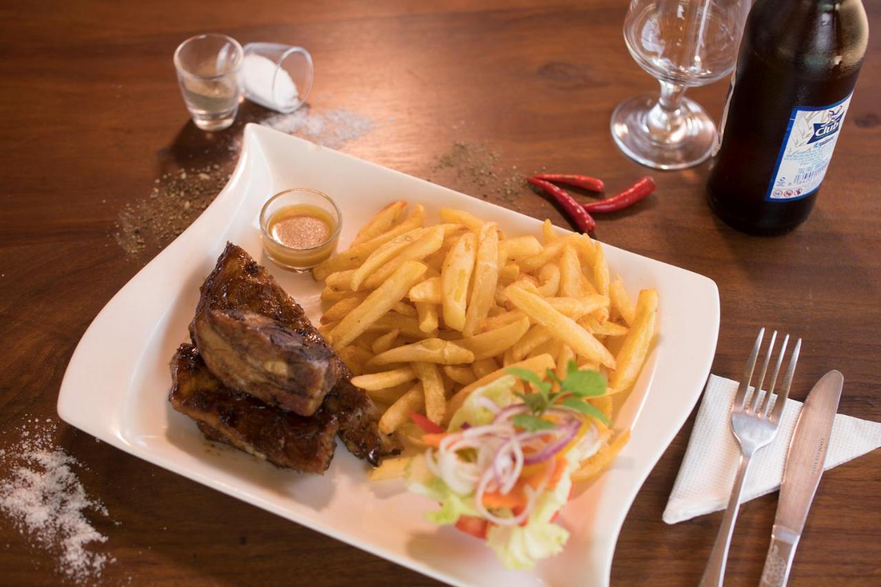 Entebbe Palm Hotel Екстериор снимка