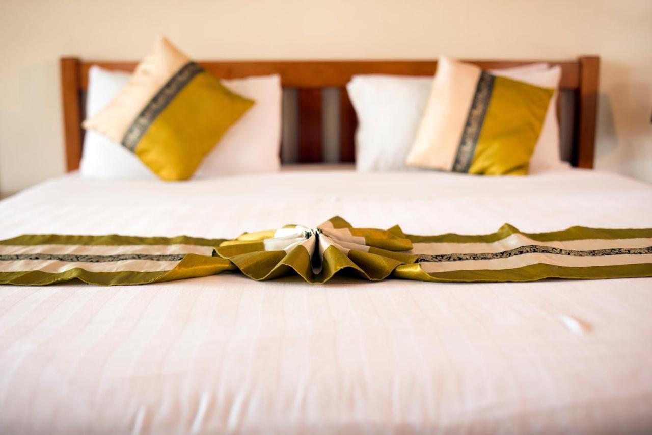 Entebbe Palm Hotel Екстериор снимка