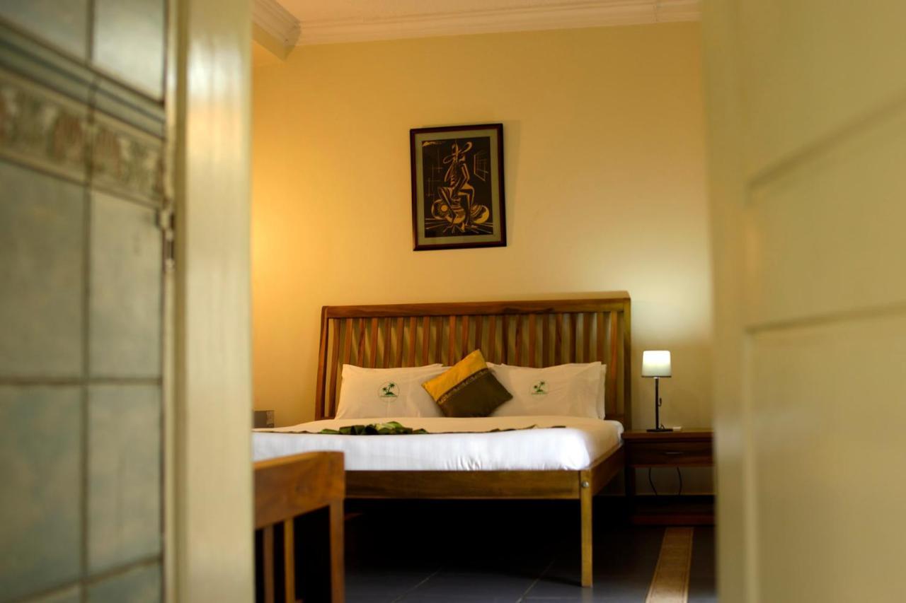 Entebbe Palm Hotel Екстериор снимка
