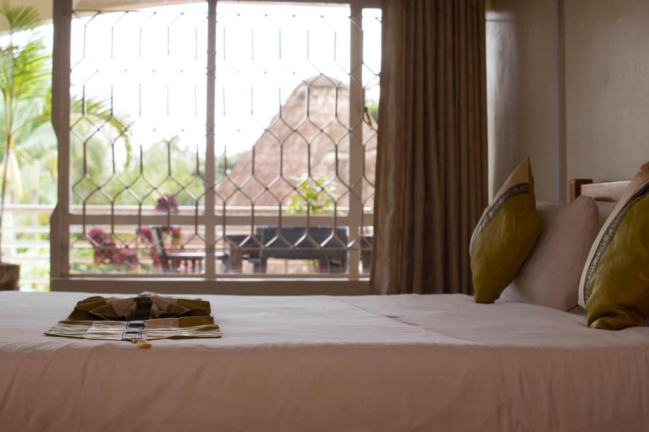 Entebbe Palm Hotel Екстериор снимка
