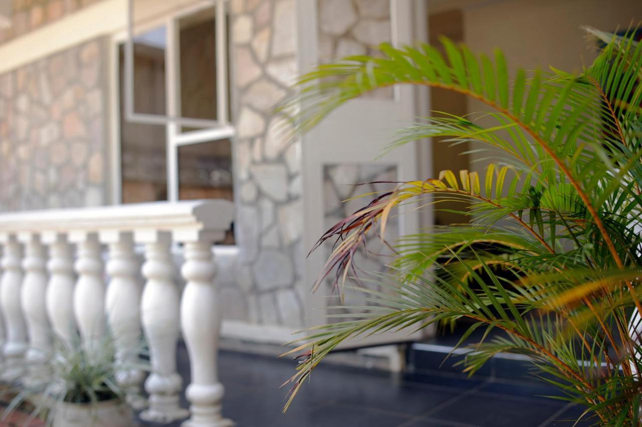 Entebbe Palm Hotel Екстериор снимка